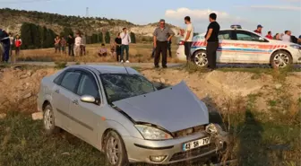 Kütahya'da Midibüs ile Otomobil Çarpıştı: 1 Ölü, 1 Yaralı