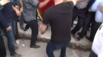Şehit Cenazesinde CHP Çelengini Parçaladılar