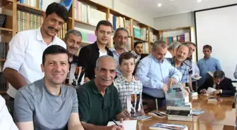 Erzincanlı Yazarlar Kitap Kafe de Okurlarıyla Buluştu