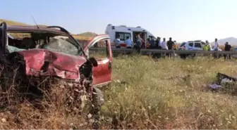 Kırıkkale'de Kaza: Anne Öldü, Baba ve 3 Çocuğu Yaralı