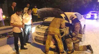 Beyoğlu'nda Seyir Halindeki Otomobil Alev Alev Yandı