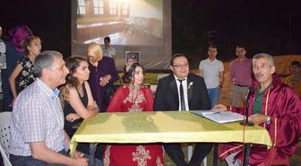 Fotokampta Nikah Kıydılar