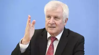 Seehofer'e Kendi Partisinden de Baskılar Artıyor