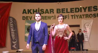 Akhisarlı Kuaförlerden Gelin-damat Şovu