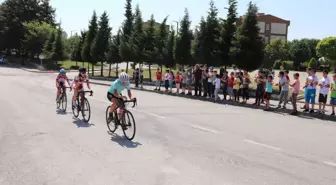 Bisikletçiler 15 Temmuz Camili'den Geçti