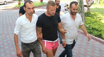 Deri Mağazasından 7 Kürk Çalan Rus Turist Tutuklandı