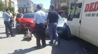 Eskişehir'de 3 Aracın Karıştığı Kazada 6 Kişi Yaralandı