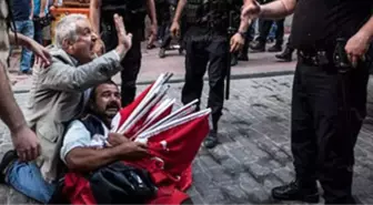 Gezi Parkı Olaylarında Gözaltına Alınan Bayrak Satıcısı 5 Yıl Sonra Beraat Etti