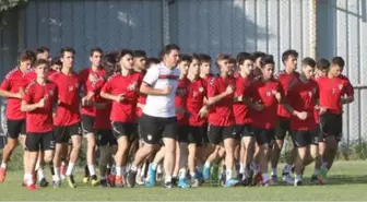 Manisaspor'da Gençler Sahaya İndi