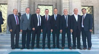 Milletvekili Çolakoğlu'nun Rozetini Kızı Taktı