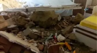 Hatay'da Bir Apartmana Dev Kaya Parçaları Düştü