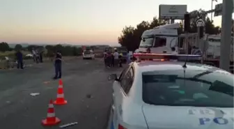 Kamyon Kırmızı Işıkta Bekleyen Araçlara Çarptı: 1 Ölü, 17 Yaralı
