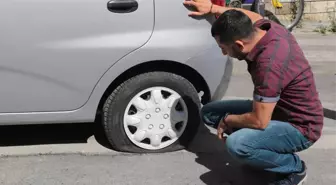 Üsküdar'da Park Halindeki 5 Otomobilin Lastiği Kesildi