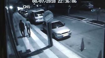 Kocayı Bağlayıp, Karsını Döverek Gasp Eden Şüpheliler Kameraya Yakalandı