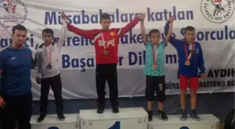 Kağıtsporlu Minik Güreşçiler Umut Veriyor