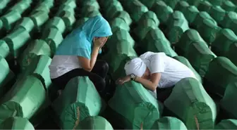 8 Bin 372 Boşnak Sivilin Öldürüldüğü Srebrenitsa Katliamının Üzerinden 23 Yıl Geçti