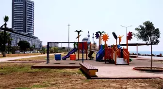 İskenderun Sahilinde Çocuklara İki Yeni Park