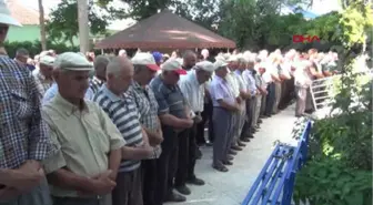 İzmir Dikili'de Denizde Boğulan Genç, Kınık'ta Toprağa Verildi