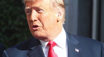 İngiliz Halkından Trump'a: Amerikan Enayisi