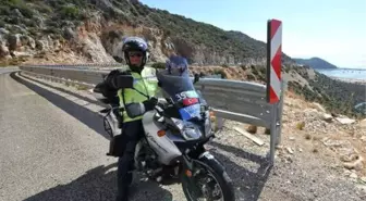 Yüksekten Düşerek Kalbine Demir Saplanan Trafik Polisi Hayatını Kaybetti