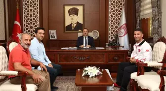 Kick Box Milli Takımlar Başantrenörü Daştan Vali Pehlivan'ı Ziyaret Etti