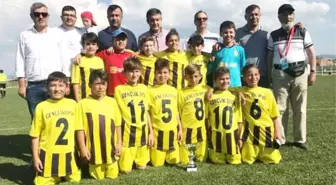 Tavşanlı Gençlikspor, U11'lerin Şampiyonu Oldu