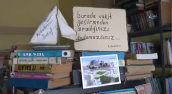 Çöpte Bulduğu Kitap 2 Bin Parçalık Koleksiyona Dönüştü