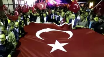 Gümüşhane'de 15 Temmuz Anma Programı... Yüzlerce Vatandaş Ellerinde Türk Bayraklarıyla Yürüdü