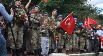 Kürtün'de, 2 PKK'lı Teröristi Öldüren Askerlere Coşkulu Karşılama