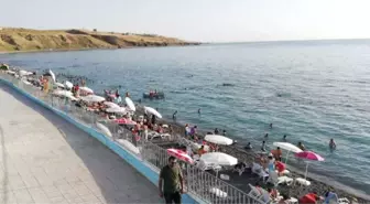 Van'ın İlk ve Tek Mavi Bayraklı Plajına Yoğun İlgi