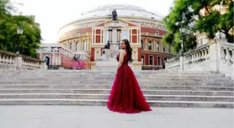 Lara Melda, Royal Albert Hall'de Çaldı