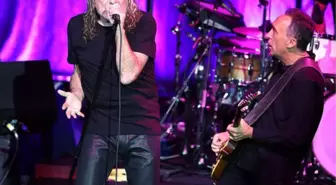 Robert Plant ve The Sensational Space Shifters Konser Verdi