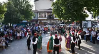 Festival Ateşi Çarşı Merkezinde Yandı