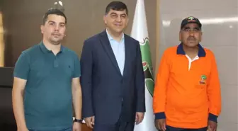 Temizlik İşçisi Sokakta Bulduğu 20 Bin Lirayı Sahibine Teslim Etti