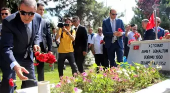 Bakan Akar Kayseri'de Hava Şehitliğini Ziyaret Etti