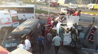 Malatya'da 2 Minibüs Çarpıştı: 12 Yaralı