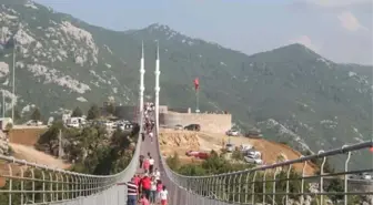 4 Minareli Yaya Köprüsü Ziyaretçi Akınına Uğruyor