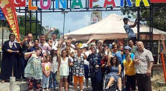 Engelliler Lunaparkta Eğlendi