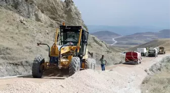 Van'da Yol Asfaltlama Çalışması