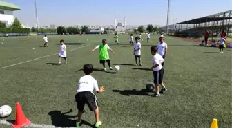 Büyükşehir Futbol Yaz Okuluna Yoğun İlgi