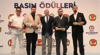 Dha, İki Ödül Birden Aldı