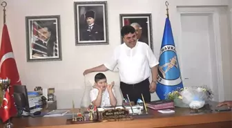 Minik Yiğit'in Makam Sevinci