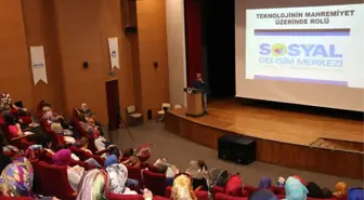 Psikolog Emre Aytekin: 'Sosyal Medya Gençleri Yalnızlaştırır'