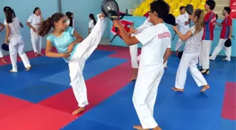 Taekwondo Sporcuları Takımı Yıl Boyu Çalışmalarını Sürdürüyor