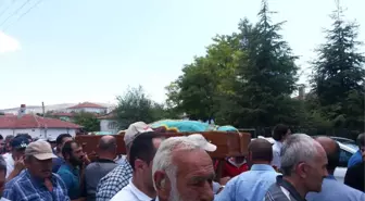 Üzerine Odunluğun Çatısı Çöken Kadın Hayatını Kaybetti