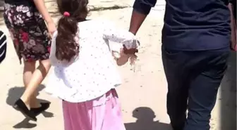 Küçük Kız İcra Memuru Tarafından 'Zorla' Annesine Götürüldü, Neye Uğradığını Şaşıran Baba O Anları Görüntüledi