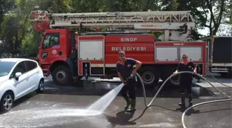 Sinop'ta Kaldırımlar Deterjanlı Su ile Yıkandı