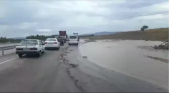 Afyonkarahisar'da Sağanak Hayatı Olumsuz Etkiledi (3)