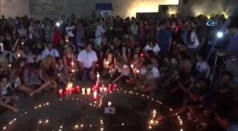 Yunan Halkı Yangın Faciasında Ölenleri Unutmadı