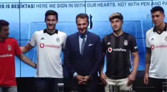 Beşiktaş'ta Yeni Transferler İmzaları Attı -1-